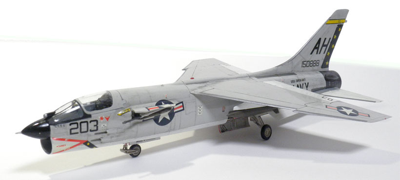 Amazon.co.jp: スケール飛行機モデル 1:72 F-8E F8 クルセイダー