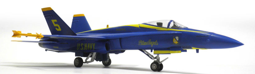ハセガワ　1/72 F/A-18 ブルーエンゼルス　（完成品） Amazon | ハセガワ 1/72 アメリカ海軍 ブルーエンジェルス F/A